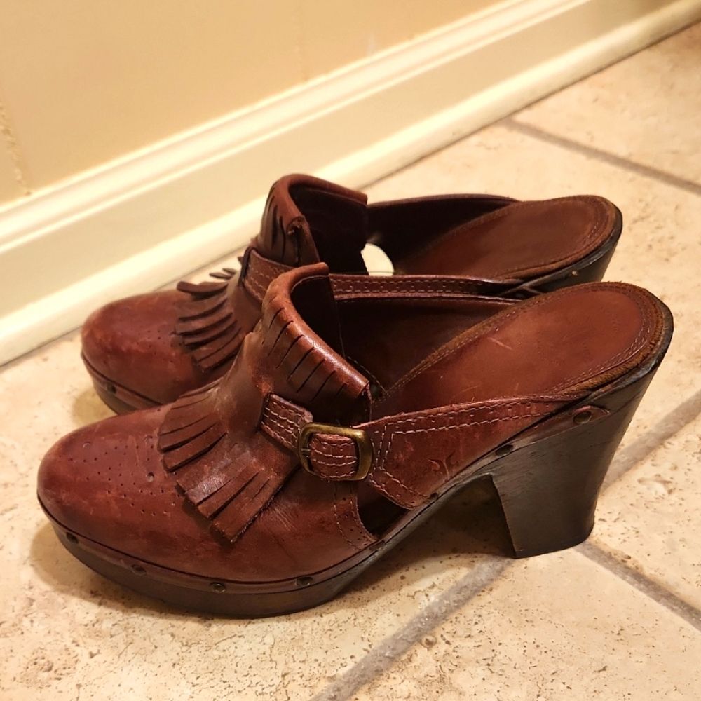 Frye "Elle Kiltie" Fringe Brown Leather Wooden Clog Shoes Thick Heels Size 9.5